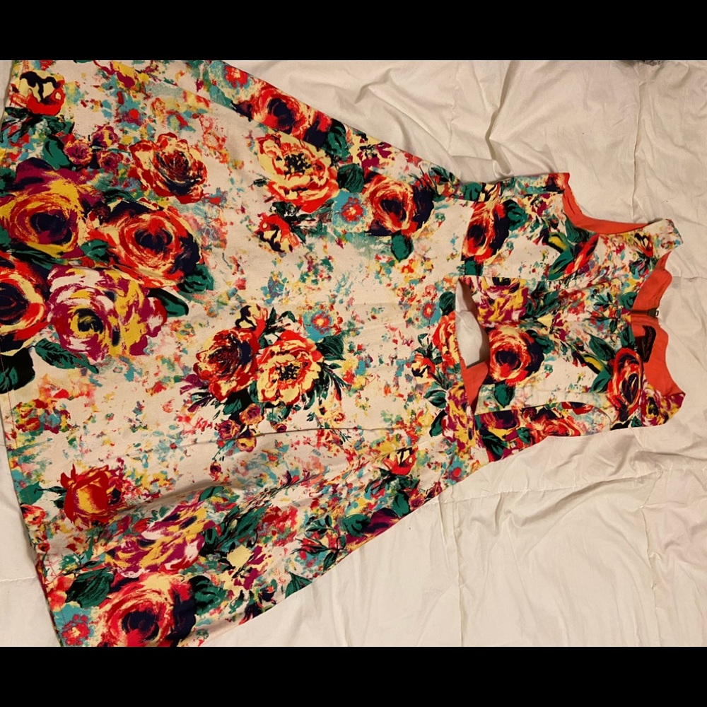 Sz small dress with cutout